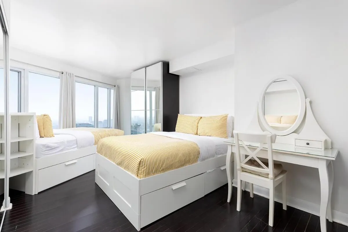 Stunning Condo Beside Yonge Dundas Sq Parking Toronto Canada