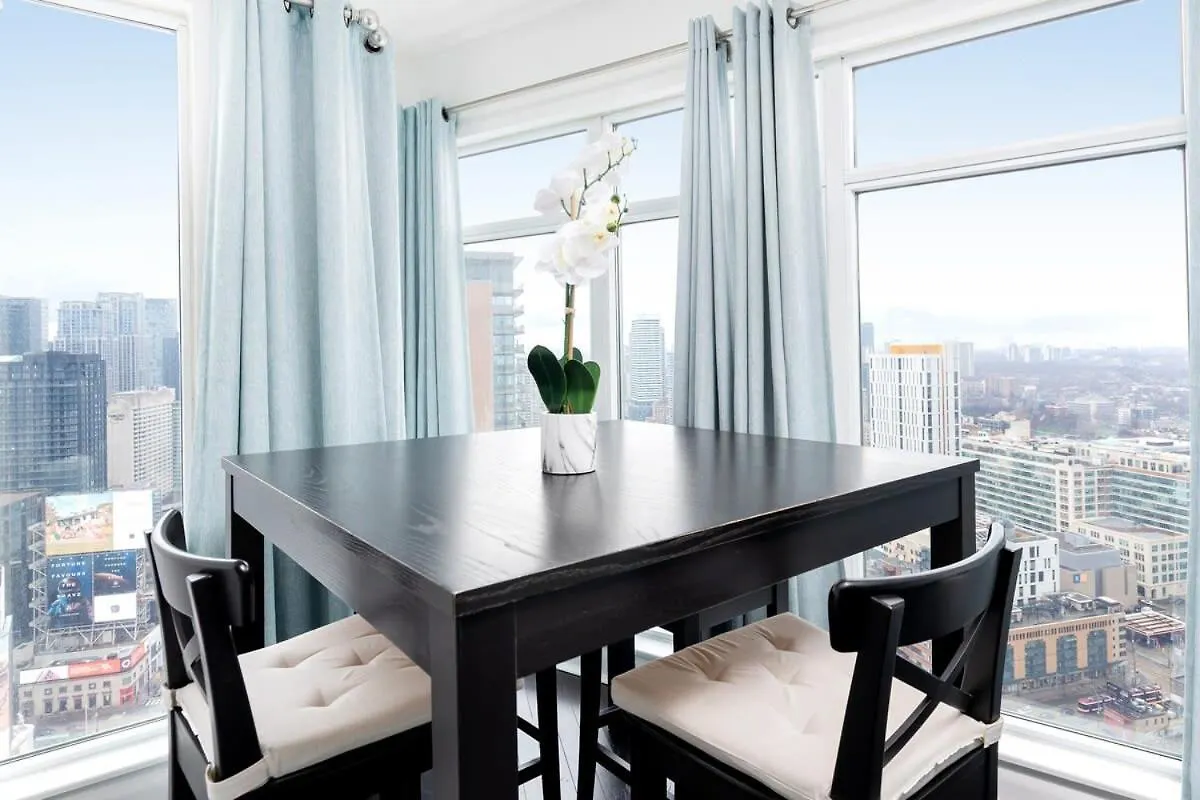 Stunning Condo Beside Yonge Dundas Sq Parking Toronto